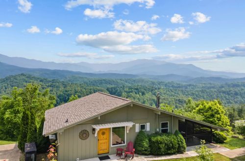 Compass Rentals 3 Bedroom Smoky Mountain Cabin Rentals | Compass Vacation Properties