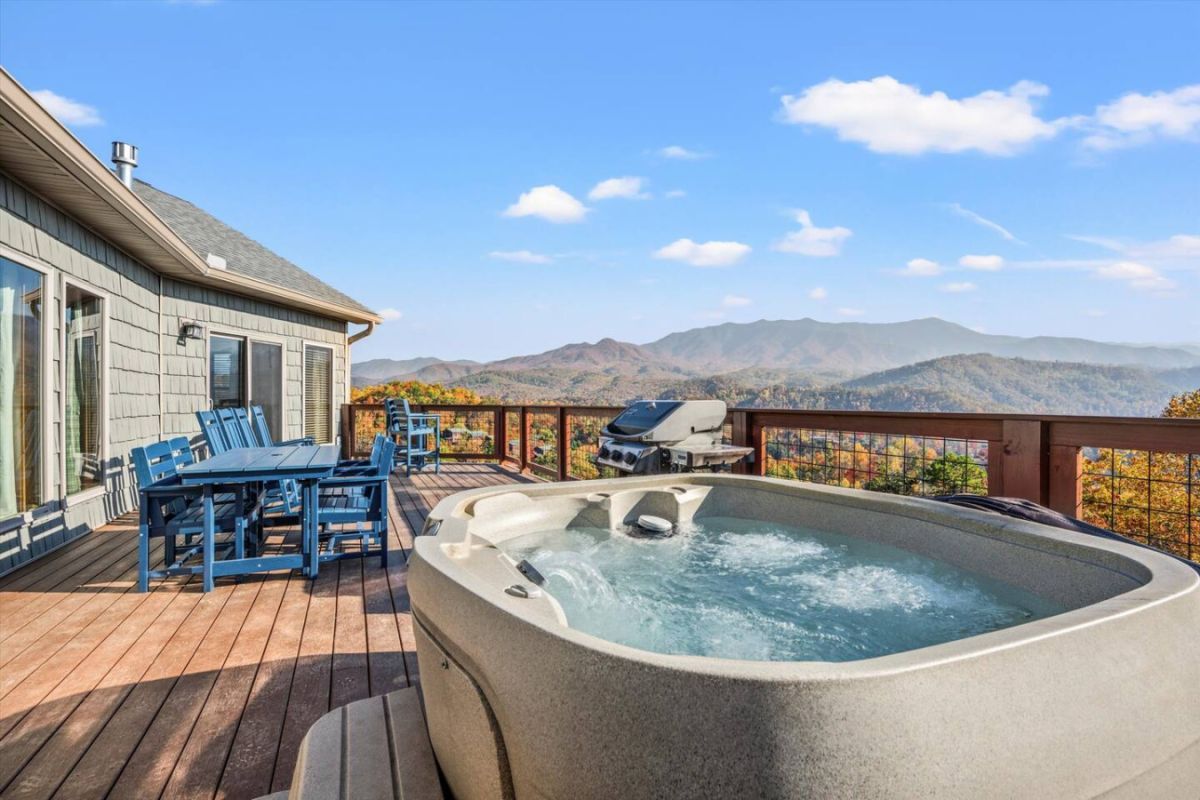 Incredible mountain views and hot tub from Sunrise Ridge Gatlinburg cabin